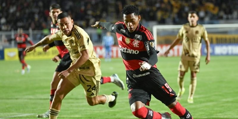 Flamengo dễ dàng có thắng lợi ở lượt đi