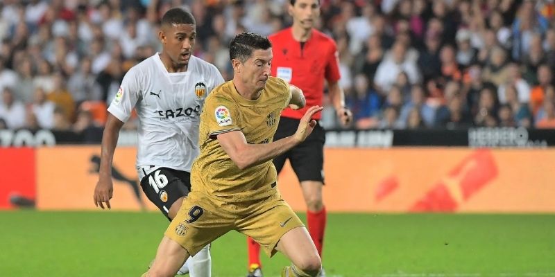 Soi kèo Valencia vs Barcelona đều đang chơi tốt